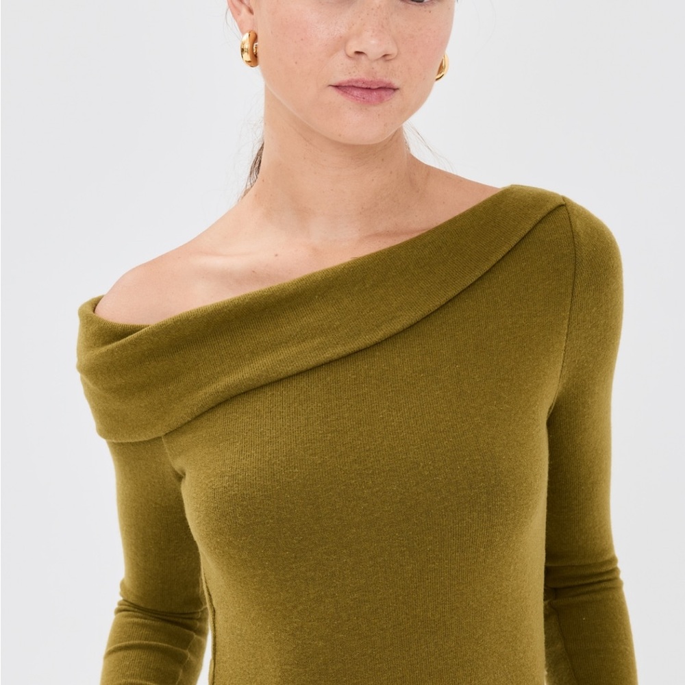 Reformation Elio knit top Green Off-the-Shoulder Sweater